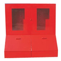 Щит пожарный с ящиком для песка 0,3 м<sup><small>3</small></sup> закрытый метал. с окнами 1300*1500*500